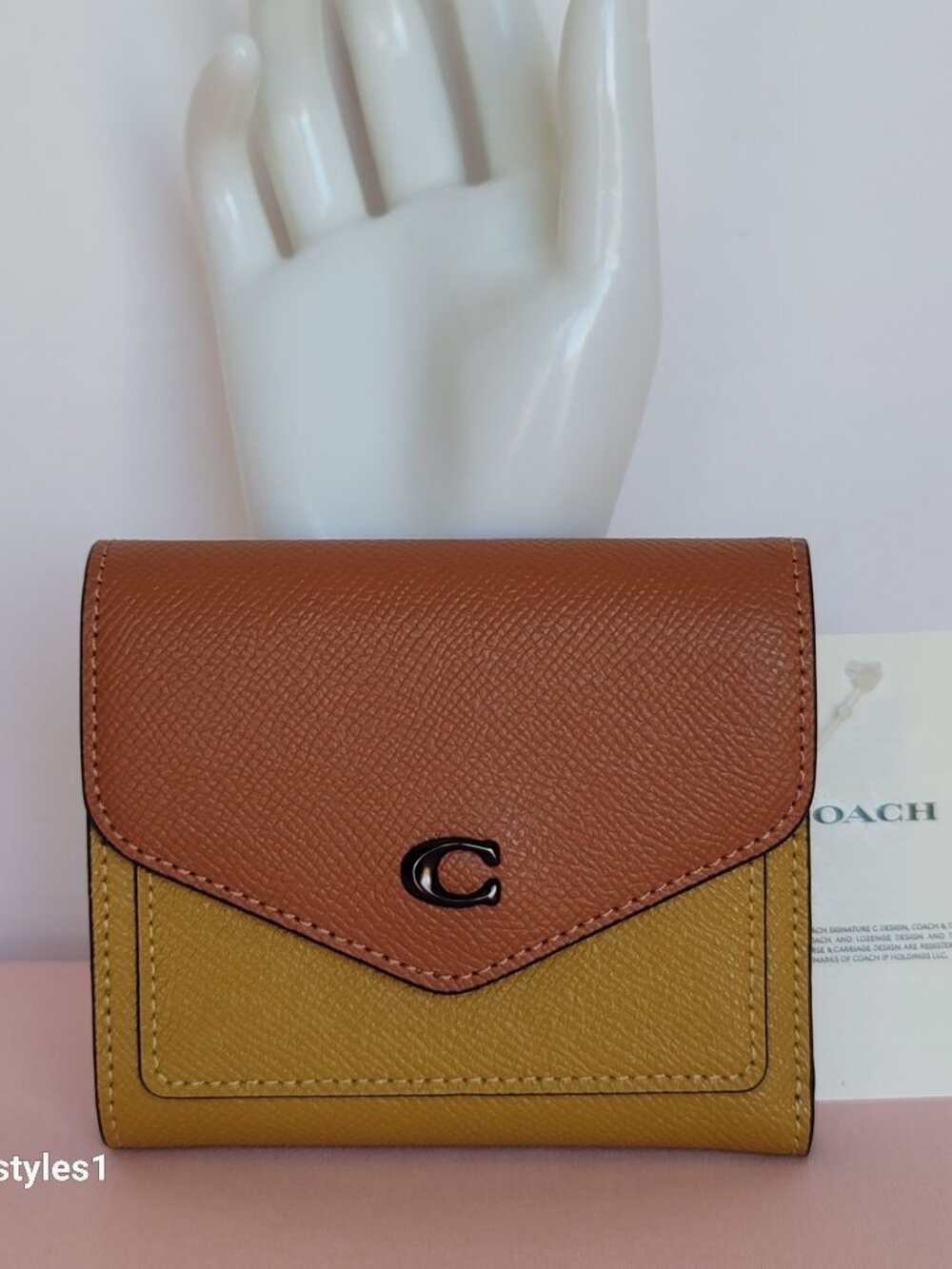 COACH Wyn Colorblocked Crossgrain Leather Small Tri-fold Wallet-Flax Multi⭐🎈$89